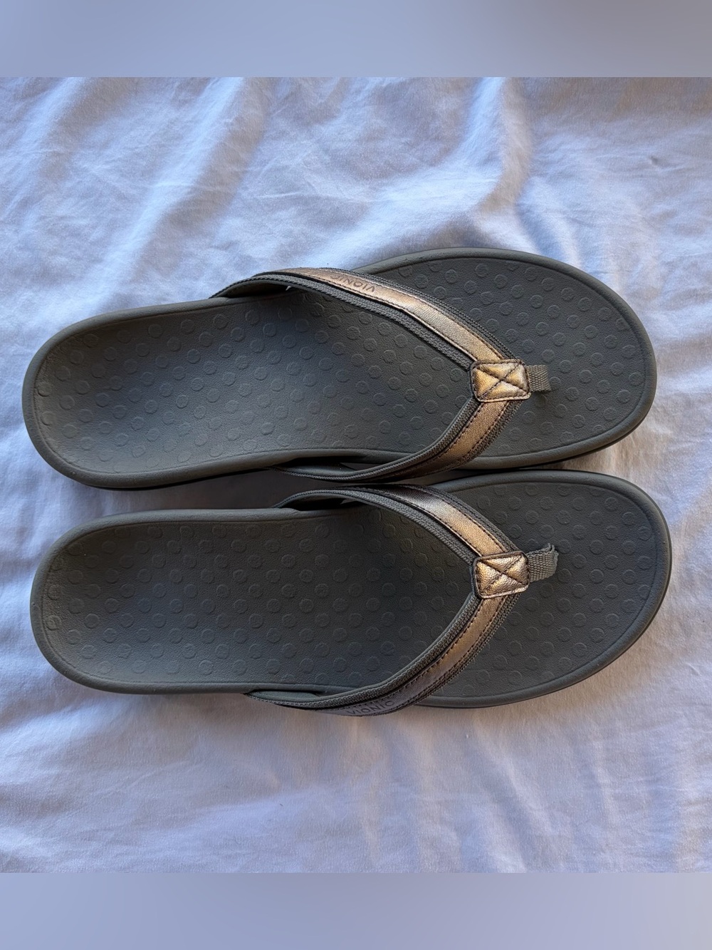 Vionic Men’s Metallic Pewter Flip Flop Sandals Like New! Sz 12